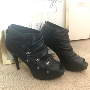 Simply Vera Vera Wang 7 1/2 M black open toe